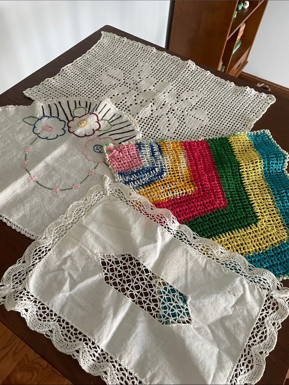 Vintage doilies bundle of 4